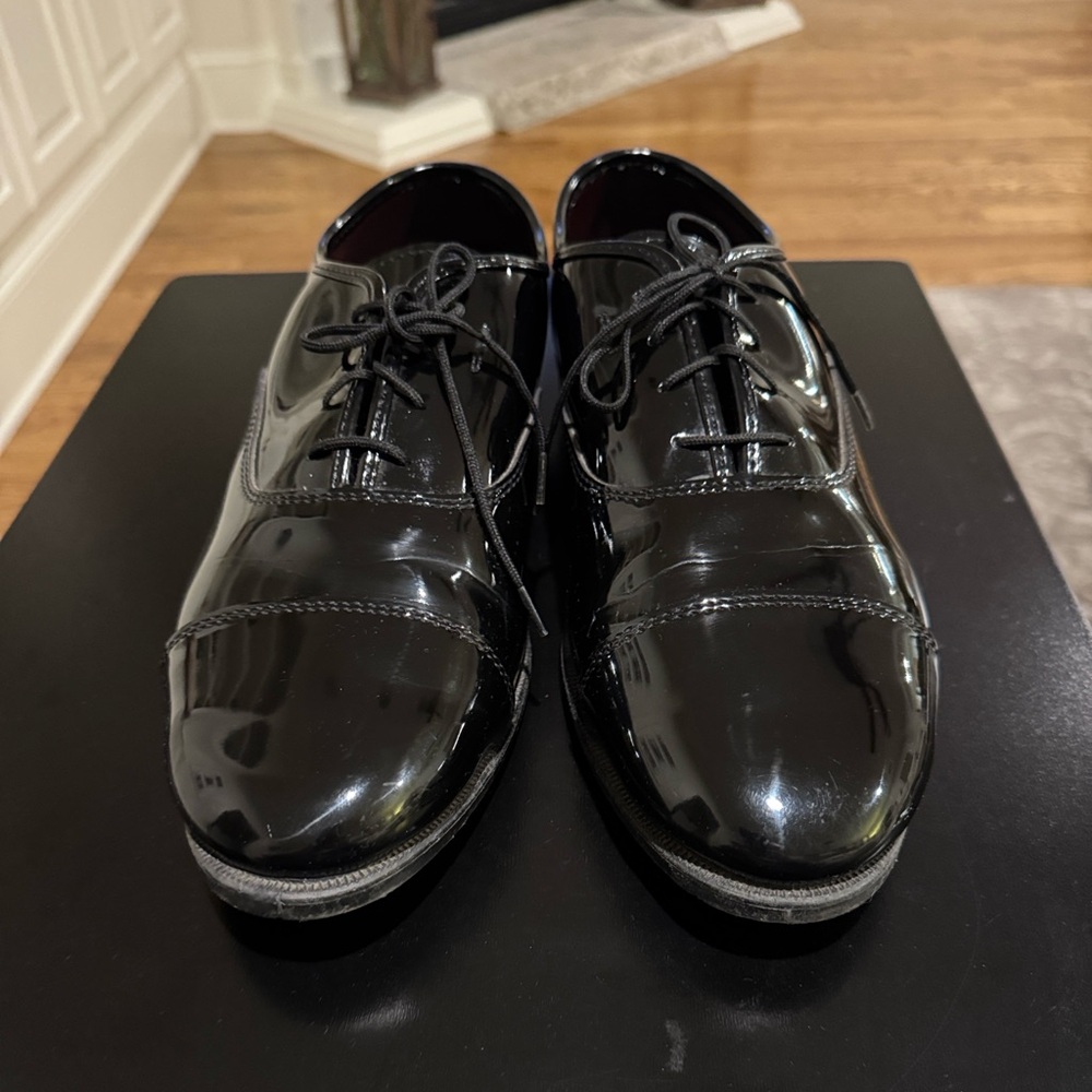 Men’s Faux Black Patent Leather shoes. Size 11WW.